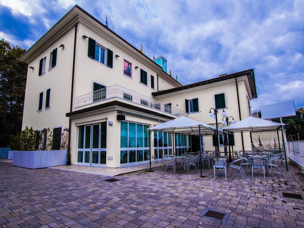 Hotel Butterfly Torre del Lago Puccini Esterno foto